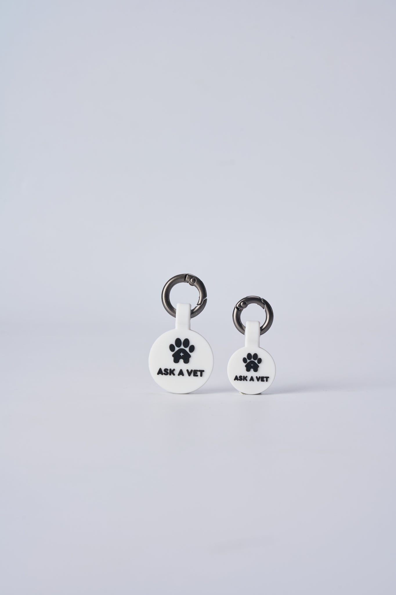 ASK A VET Classic Logo Pet ID Tag – Black & White Round – NFC & QR Code Silicone Dog & Cat Tag – Hanging & Slide-On Digital Smart Tag – Waterproof, No Battery